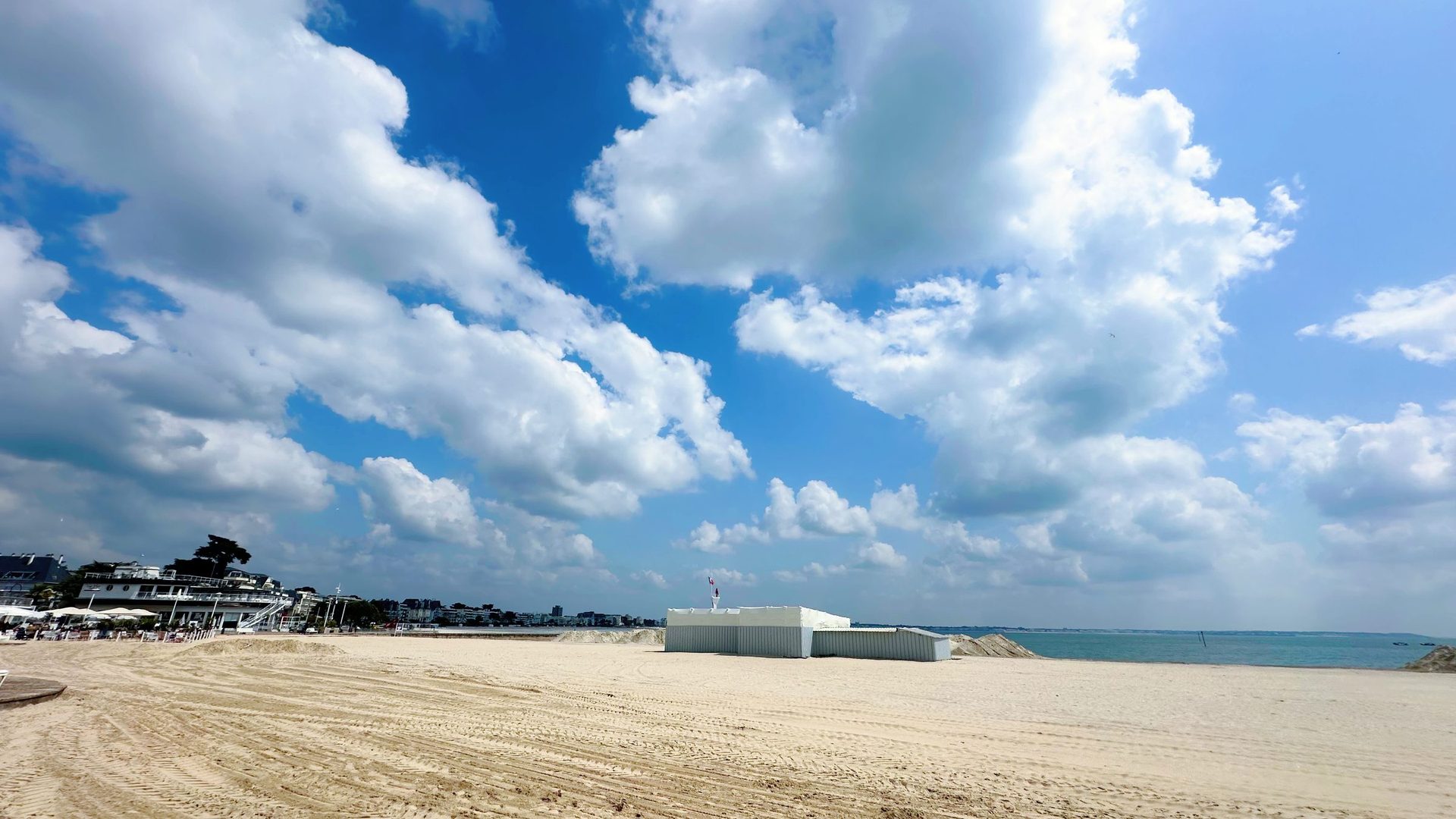 ゲランド近郊の海岸と空